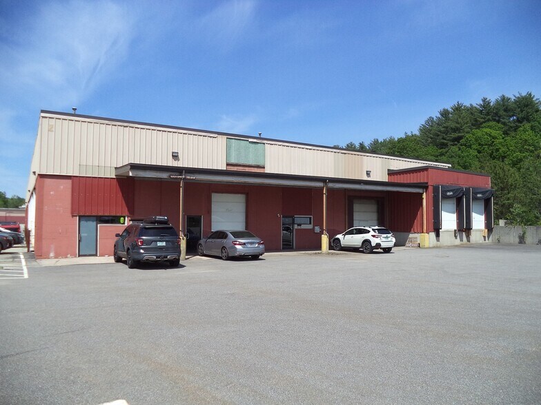 1359 Hooksett Rd, Hooksett, NH à louer - Photo de l’immeuble – Image 1 sur 1
