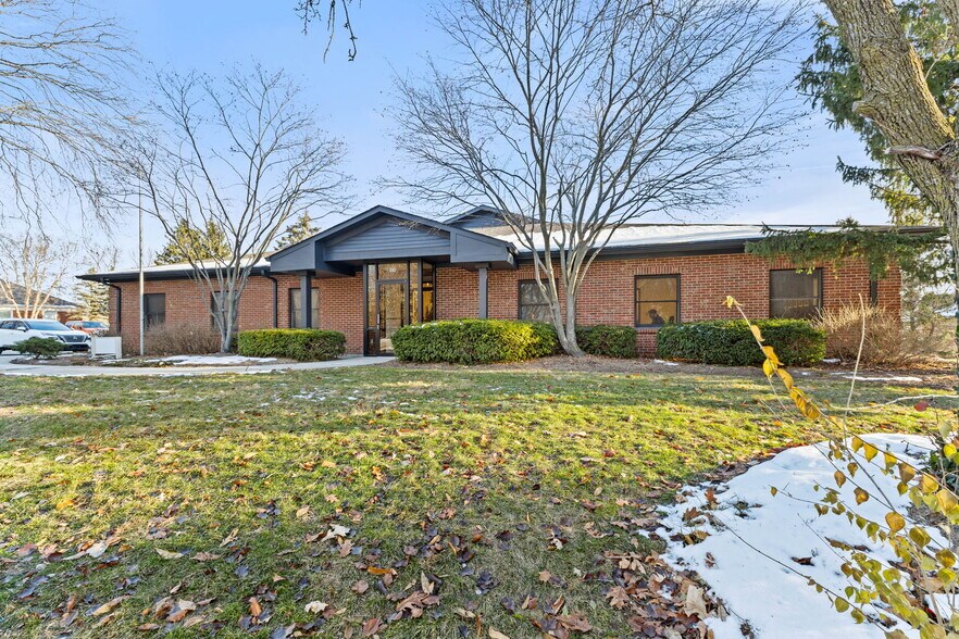 1542 E Greyhound Pass, Carmel, IN à louer - Photo de l’immeuble – Image 1 sur 19