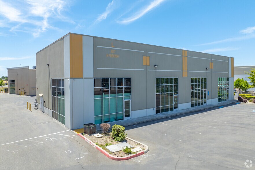 4017 N Freeway Blvd, Sacramento, CA à louer - Photo principale – Image 1 sur 9