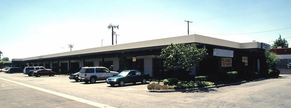 21430 Strathern St, Canoga Park, CA à louer - Photo de l’immeuble – Image 3 sur 3