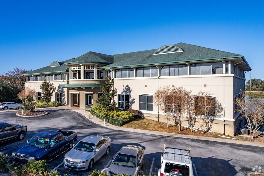 1879 Nightingale Ln, Tavares, FL à vendre - Photo de l’immeuble – Image 2 sur 10