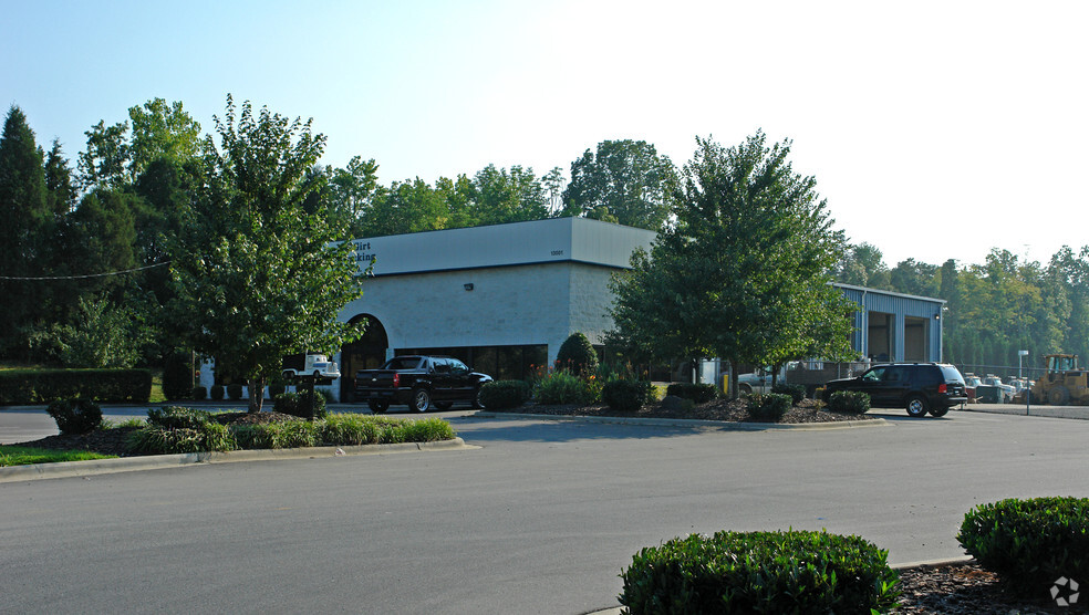 13001 General Dr, Charlotte, NC à louer - Photo principale – Image 1 sur 2