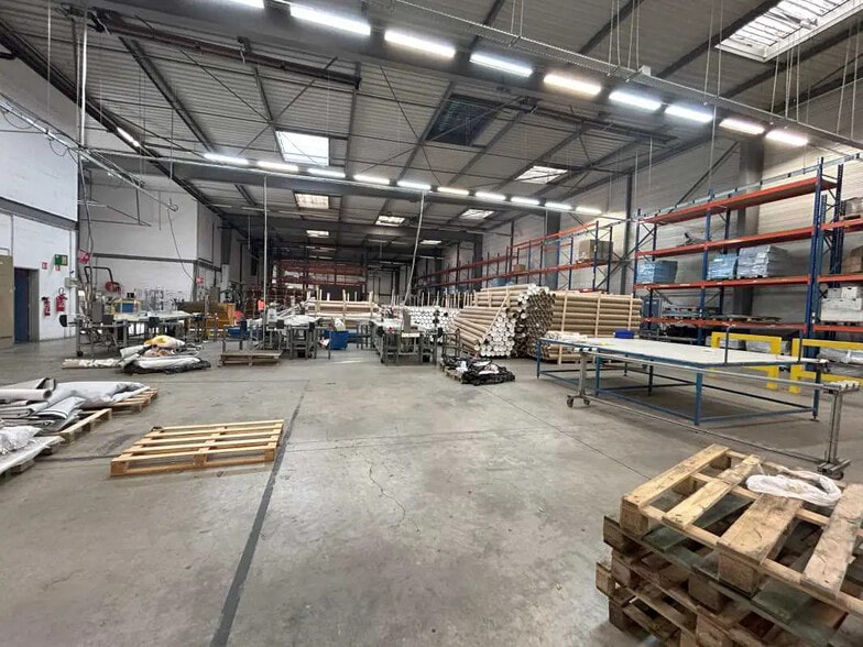 Local d’activités dans La Courneuve à louer - Photo intérieure – Image 3 sur 5