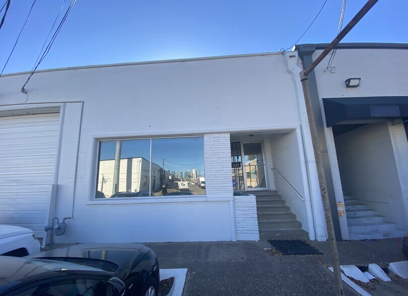 1327 E Levee St, Dallas, TX à louer - Photo de l’immeuble – Image 1 sur 2