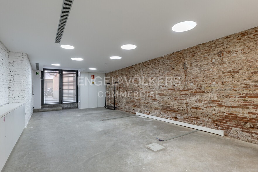 Immeuble residentiel dans Barcelone, Barcelona à vendre - Photo intérieure – Image 2 sur 9