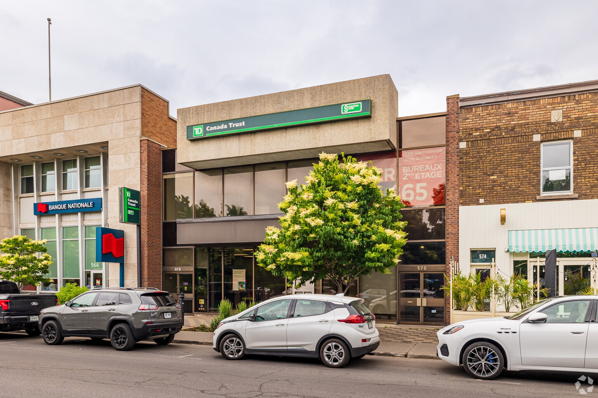 570-572 Av Victoria, Saint-lambert, QC à louer Photo de l’immeuble– Image 1 sur 13