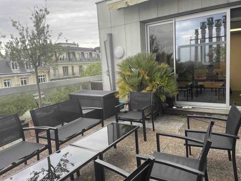 28 Avenue De Messine, Paris à louer - Photo de l’immeuble – Image 3 sur 10