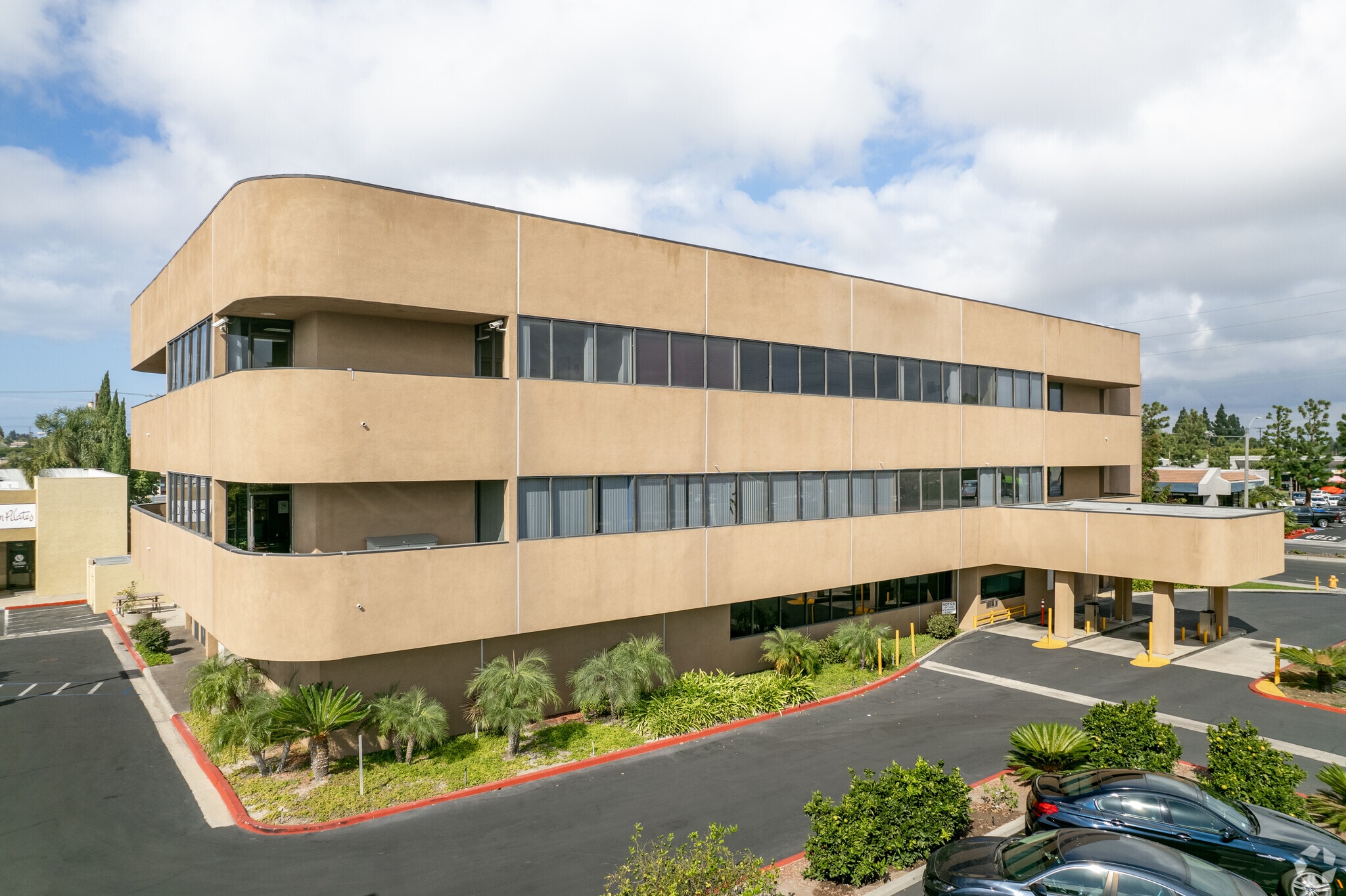 9042 Garfield Ave, Huntington Beach, CA à louer Photo principale– Image 1 sur 9