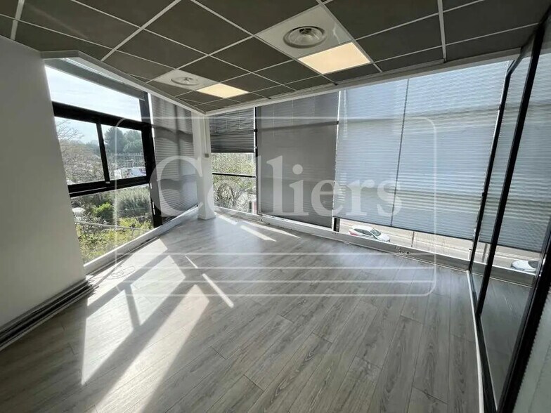 Bureau dans Marseille à louer - Photo de l’immeuble – Image 2 sur 8
