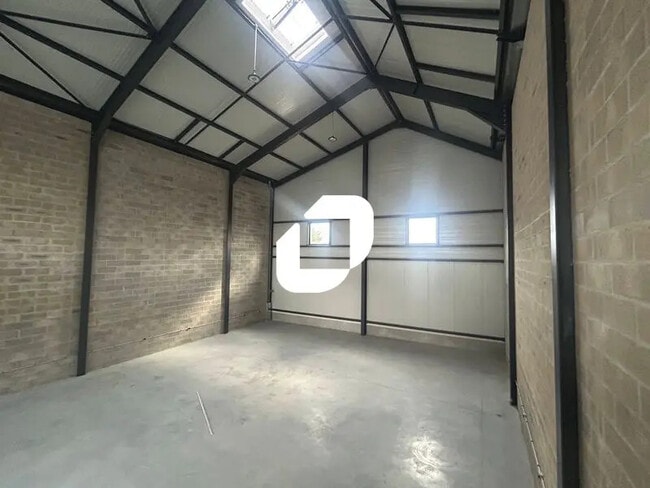 Plus de détails pour Bureau, Local d'activités à louer