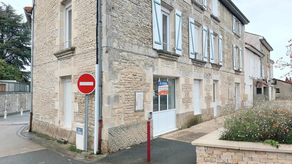 Local commercial dans Saint-Georges-lès-Baillargeaux à louer - Photo de l’immeuble – Image 1 sur 7