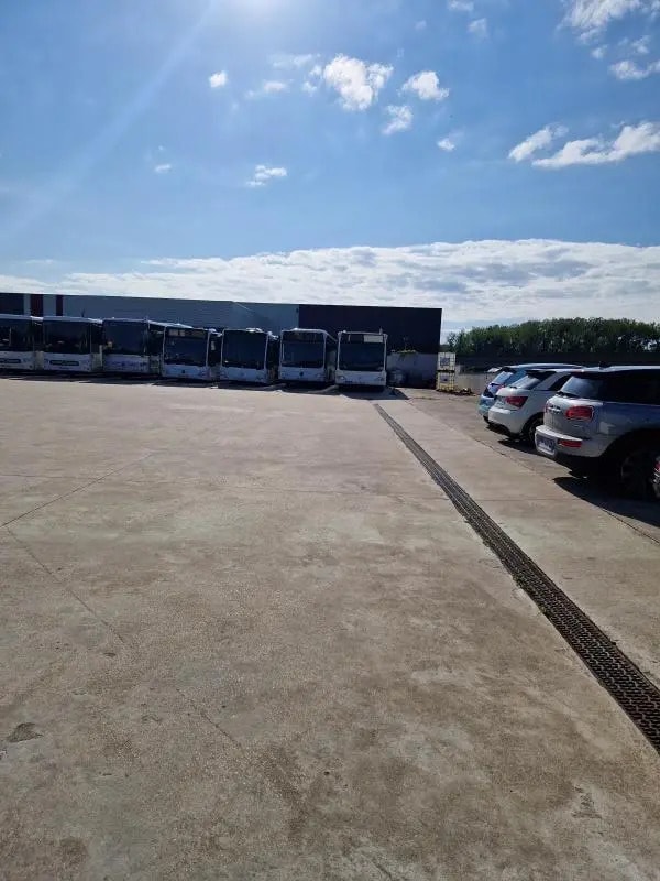 Plus de détails pour Local d’activités à vendre