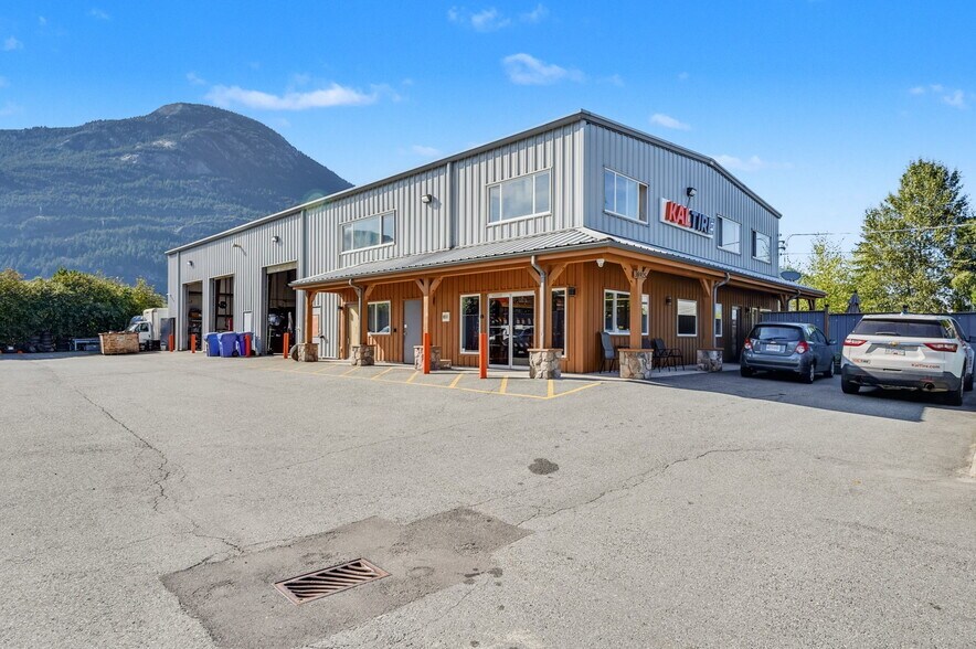 38925 Production Way, Squamish, BC à vendre - Photo de l’immeuble – Image 2 sur 3