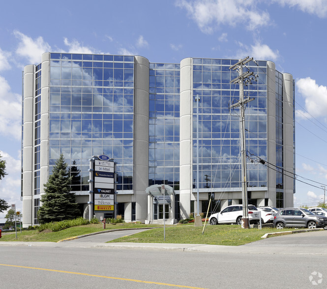 1111 Boul Dr-Frederik-Philips, Montréal, QC à louer - Photo principale – Image 1 sur 3