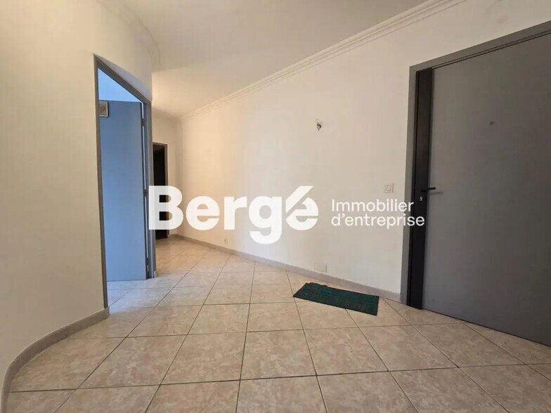 Bureau dans Mandelieu-la-Napoule à vendre - Photo intérieure – Image 3 sur 6