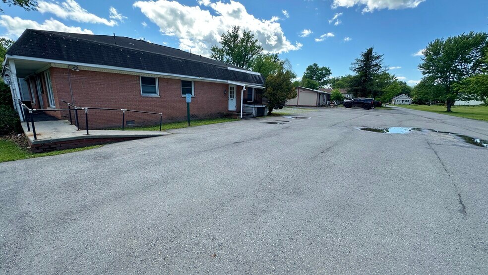 444 Elmwood Ave, Alderson, WV à vendre - Photo de l’immeuble – Image 2 sur 72