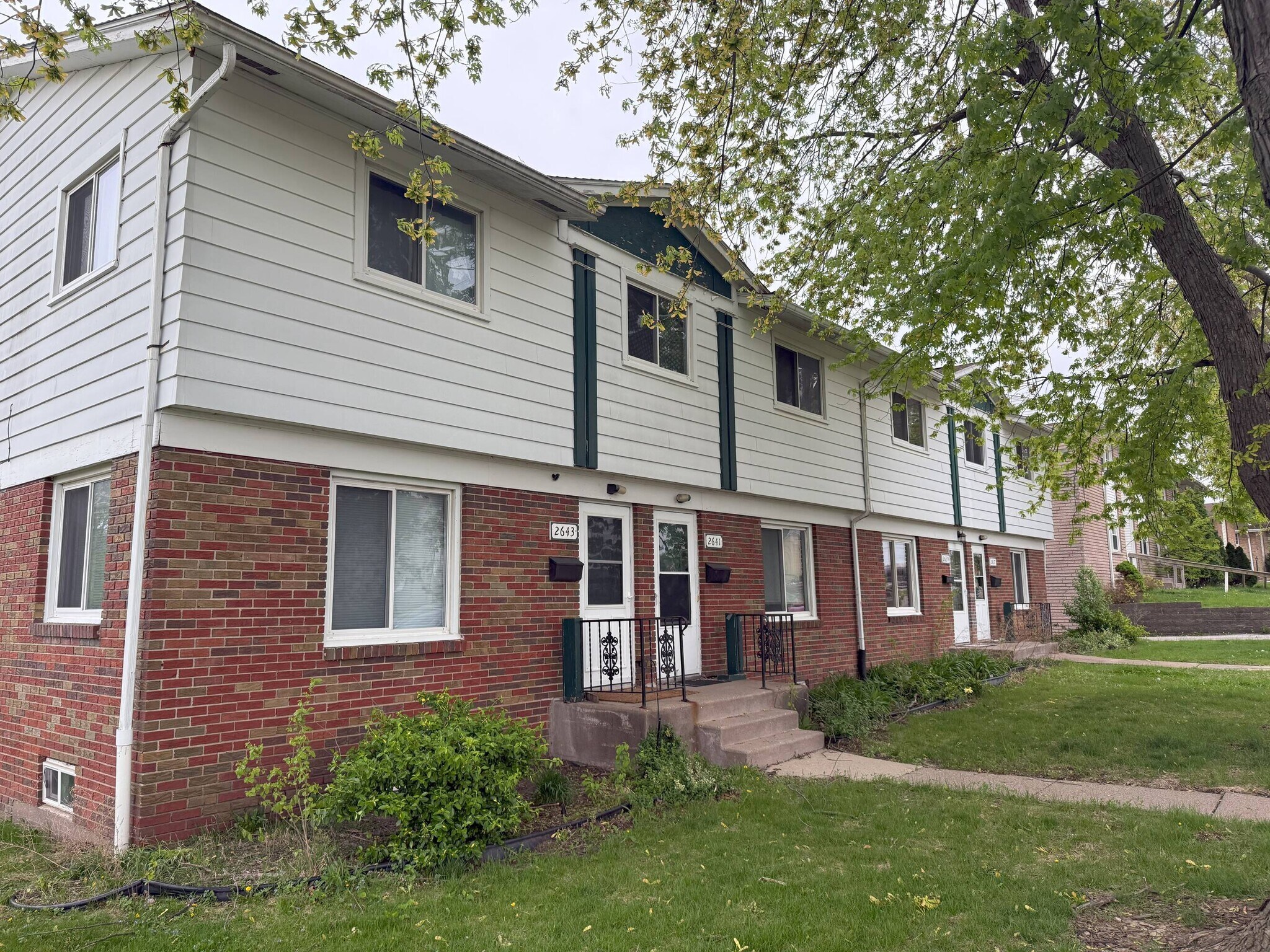 Pine Townhomes Davenport, IA 30 Units portefeuille de 1 biens à vendre sur LoopNet.fr Photo principale– Image 1 sur 4