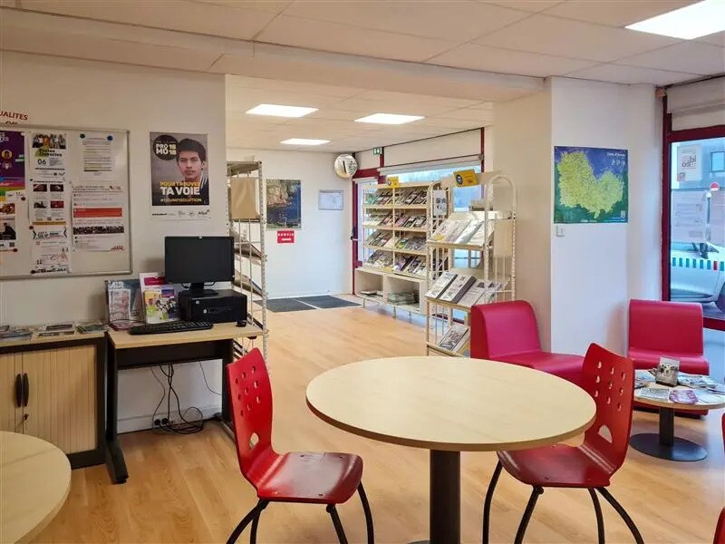 Bureau dans Saint-Brieuc à louer Photo de l’immeuble– Image 1 sur 13