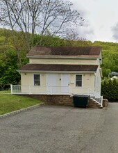 165 Ramapo Rd, Garnerville, NY à louer Photo de l’immeuble– Image 1 sur 1