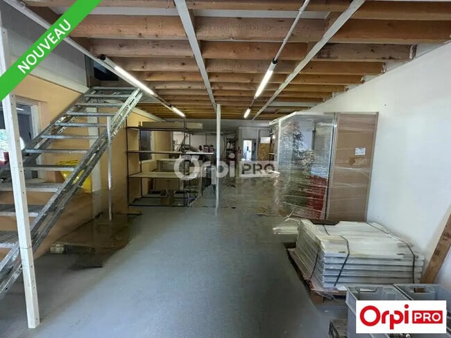 Plus de détails pour Local d'activités à louer