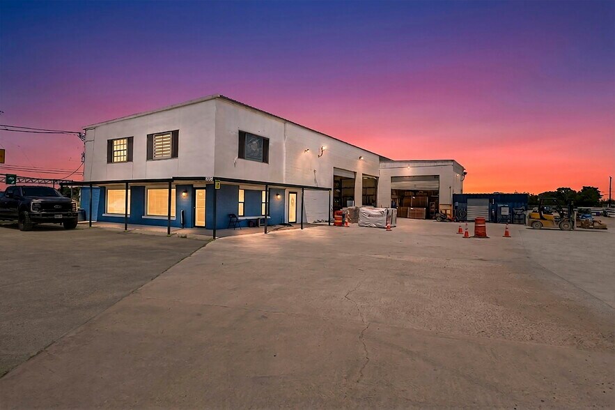 662 N WW White Rd, San Antonio, TX à vendre - Photo de l’immeuble – Image 1 sur 12