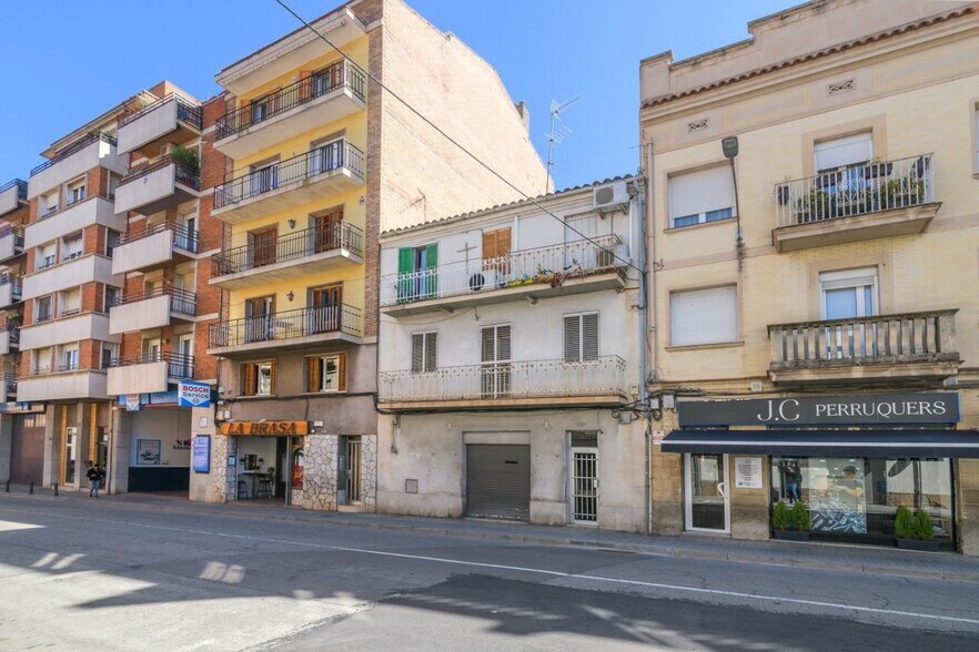 Immeuble residentiel dans Manresa, Barcelona à vendre - Photo de l’immeuble – Image 2 sur 3