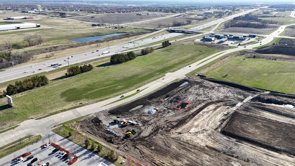 Plum Dr, Urbandale, IA à vendre - Photo de l’immeuble – Image 3 sur 7