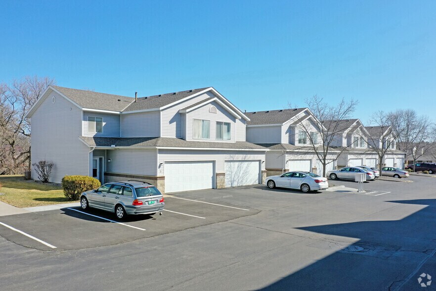 1615 15th Ave SE, Saint Cloud, MN à vendre - Photo de l’immeuble – Image 3 sur 48