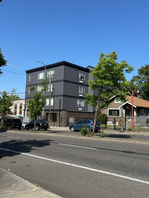 6640 NE Martin Luther King Jr Blvd, Portland, OR à louer Photo principale– Image 1 sur 10