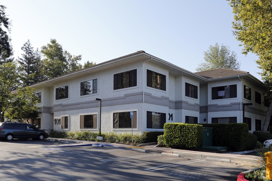 101 Hodencamp Rd, Thousand Oaks, CA à louer - Photo de l’immeuble – Image 3 sur 5