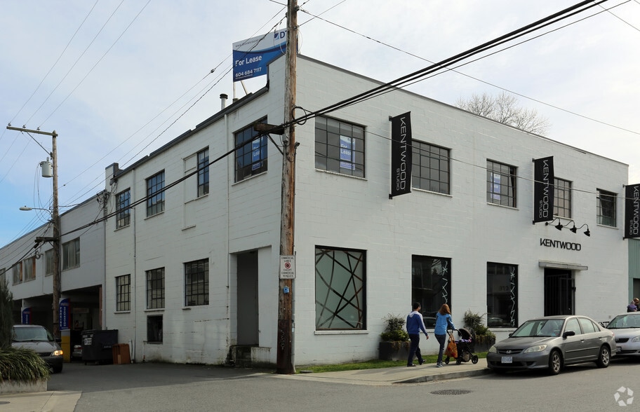 2058-2060 Pine St, Vancouver, BC à louer - Photo de l’immeuble – Image 3 sur 5