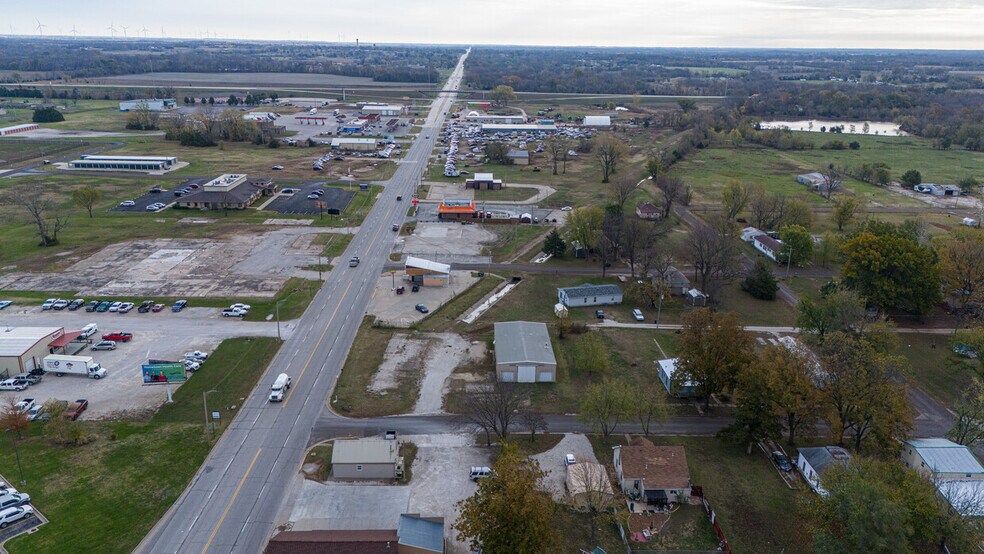 1303 East St, Iola, KS à vendre - Photo de l’immeuble – Image 3 sur 6