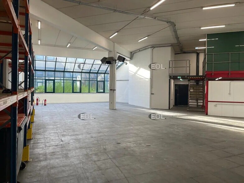 Local d’activités dans La Courneuve à louer - Photo de l’immeuble – Image 2 sur 6