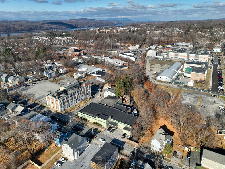 35 High St, Poughkeepsie, NY à vendre - Photo de l’immeuble – Image 3 sur 10