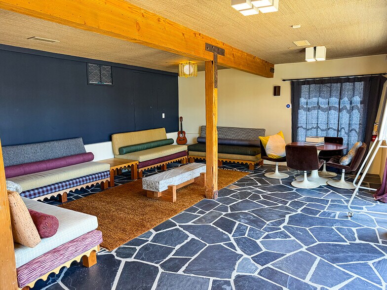 2436 Gates St, Los Angeles, CA à louer - Photo de l’immeuble – Image 3 sur 11