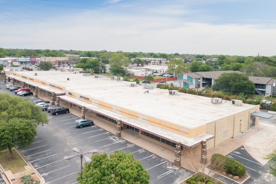 2103 Anderson Ln W, Austin, TX à louer - Aérien – Image 3 sur 7