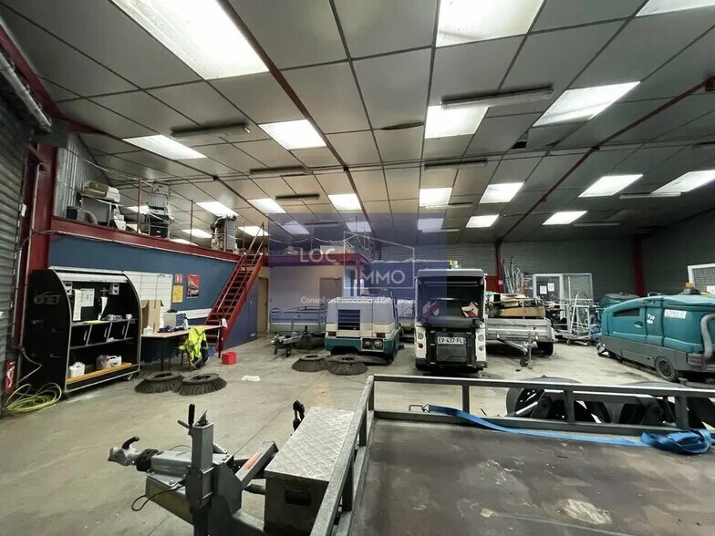 Local d’activités dans Carbon-Blanc à louer - Photo de l’immeuble – Image 2 sur 9