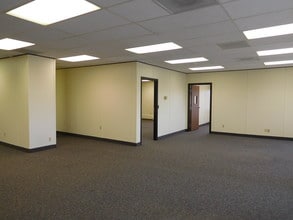 4901 Towne Centre Rd, Saginaw, MI à louer Autre– Image 2 sur 5