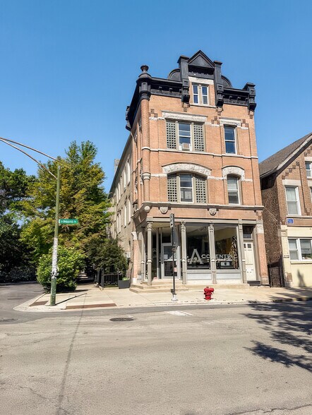 2100 N Hoyne Ave, Chicago, IL à vendre - Photo de l’immeuble – Image 2 sur 9