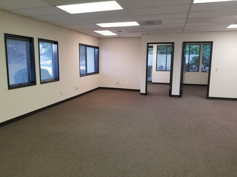 901 Rainier Ave N, Renton, WA à louer - Photo intérieure – Image 3 sur 10