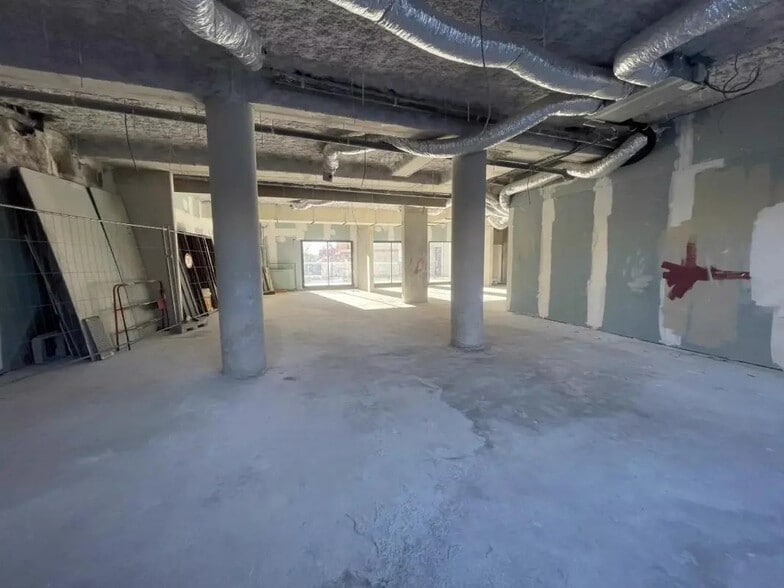 Local commercial dans Cagnes-sur-Mer à louer - Photo de l’immeuble – Image 3 sur 24