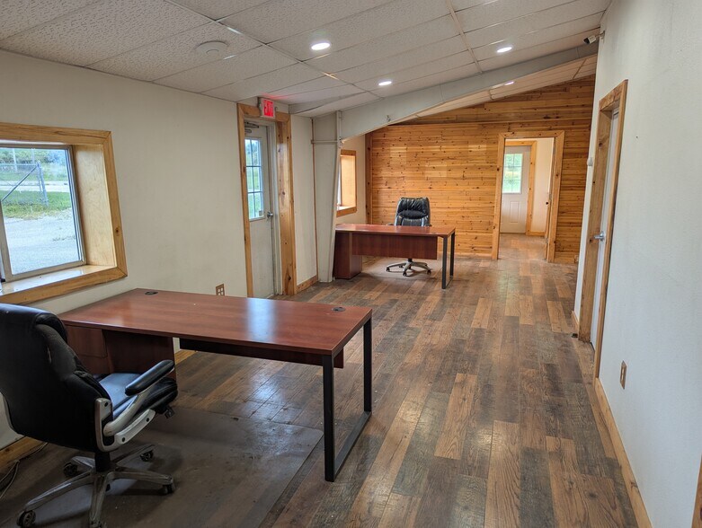 W1957 Highway 16, Ixonia, WI à vendre - Photo de l’immeuble – Image 3 sur 8