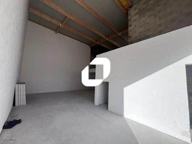 Plus de détails pour Bureau, Local d'activités à louer