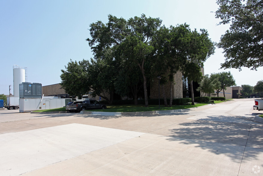 1901 Hutton Ct, Farmers Branch, TX à louer - Photo de l’immeuble – Image 3 sur 8