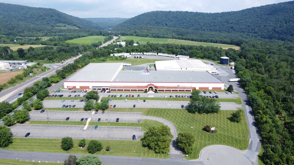 100 Industrial Dr, Hamburg, PA à louer - Photo de l’immeuble – Image 3 sur 10