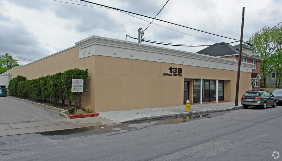 125 S Wellwood Ave, Lindenhurst, NY à louer - Photo de l’immeuble – Image 3 sur 19