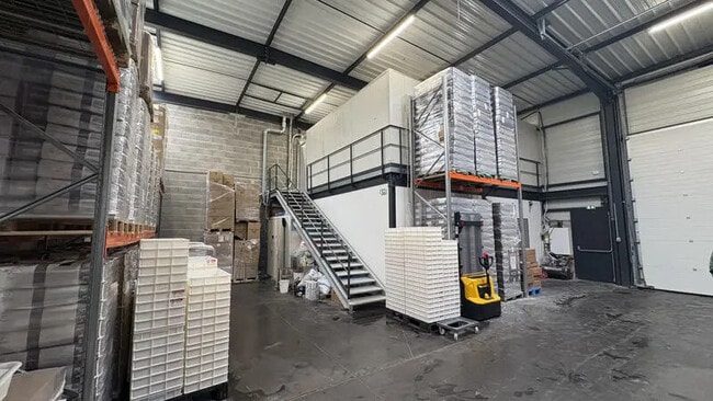 Plus de détails pour Bureau, Local d'activités à louer