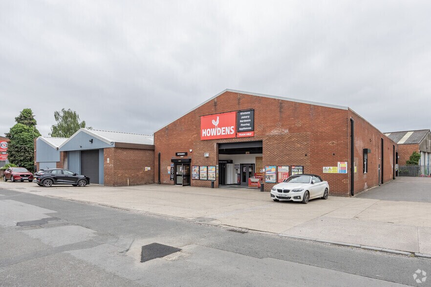 King Alfred Way, Cheltenham à louer - Photo principale – Image 1 sur 2