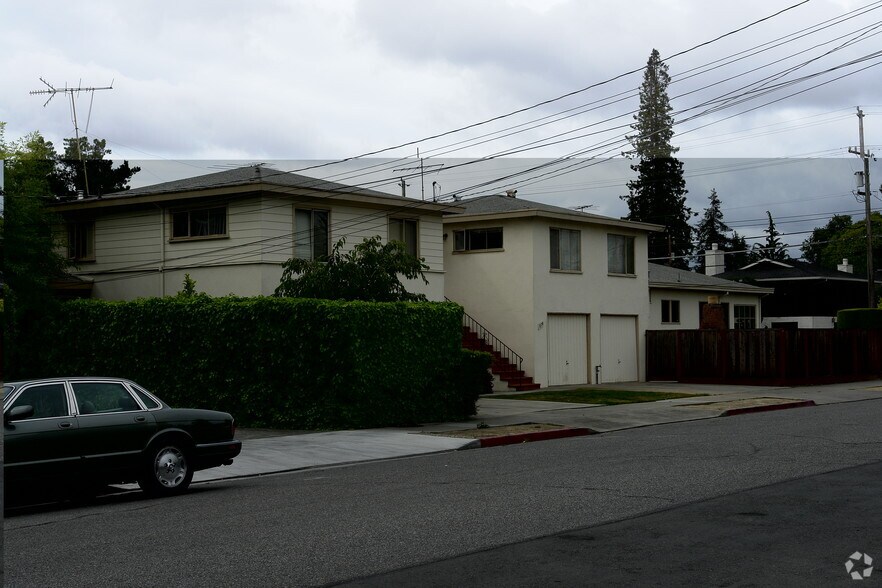830 University Dr, Menlo Park, CA à vendre - Photo de l’immeuble – Image 2 sur 2