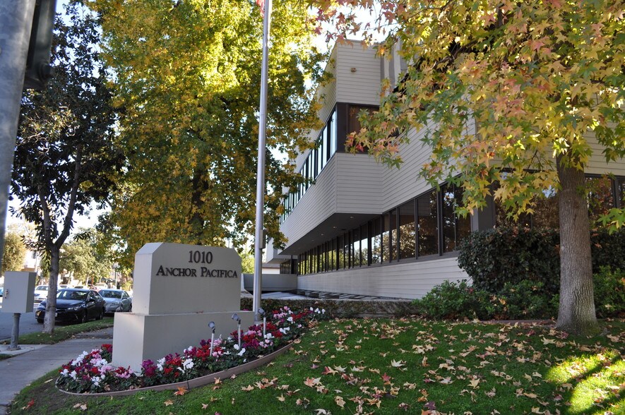 1010 E Union St, Pasadena, CA à louer - Photo de l’immeuble – Image 1 sur 4